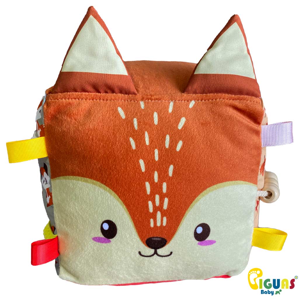 Un cubo sensorial para bebés con la cara de un zorro feliz, perfecto para estimular la atención de tu pequeño y ser su primer animalito.
