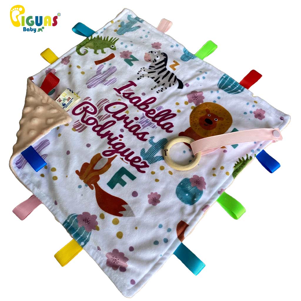 Diseño llamativo con animales de la de la sabana y la selva, para la estimulación sensorial de tu bebé