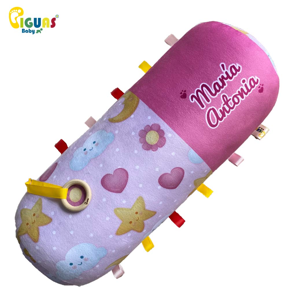 Rollo de gateo rosado personalizado con estampado de estrellas, lunas y flores para tu bebé. Ideal para estimular los sentidos y la imaginación del bebé.