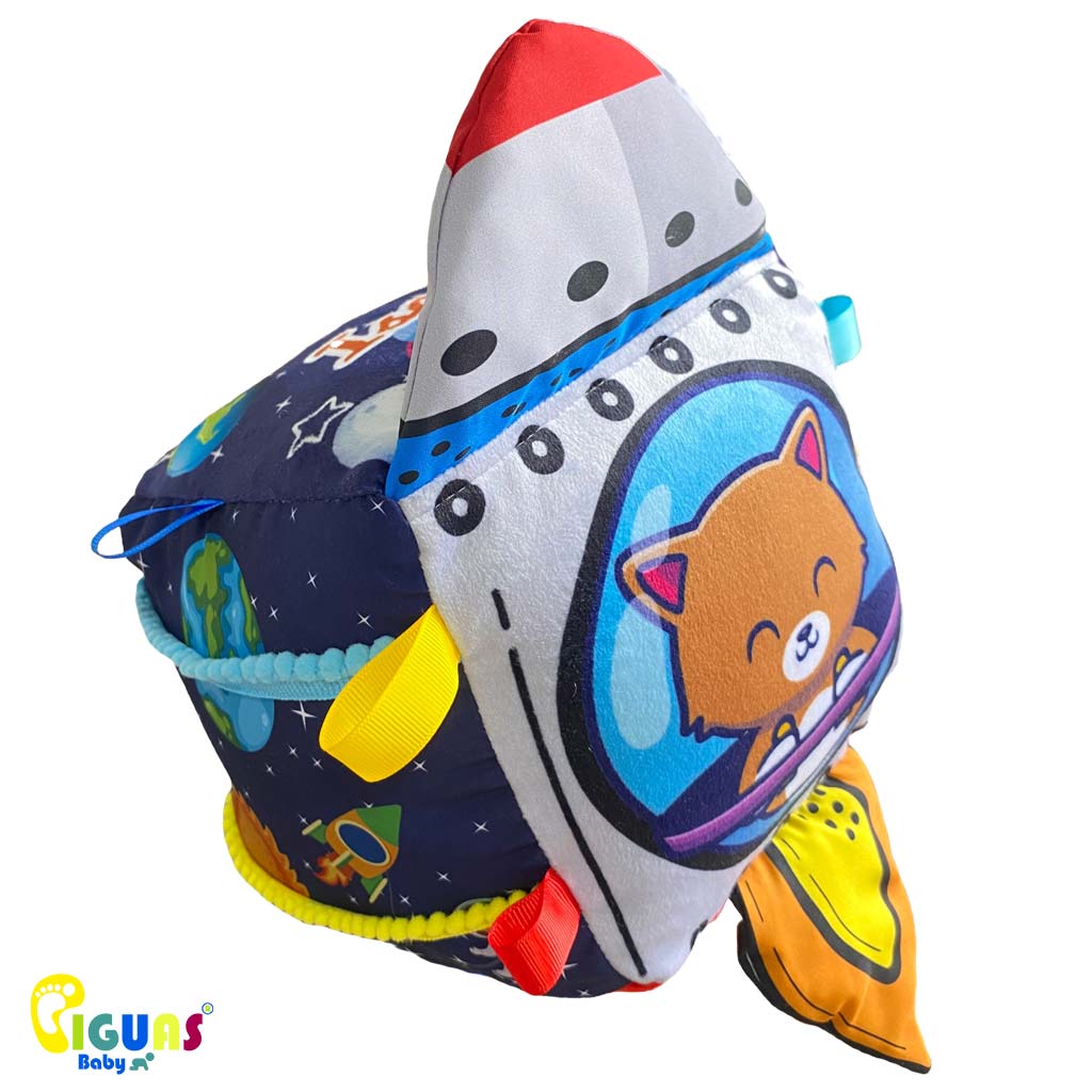 Un cubo sensorial para bebés con la forma de un Rocket curioso, con texturas suaves y llamativas, perfecto para estimular el tacto y la vista de tu pequeño
