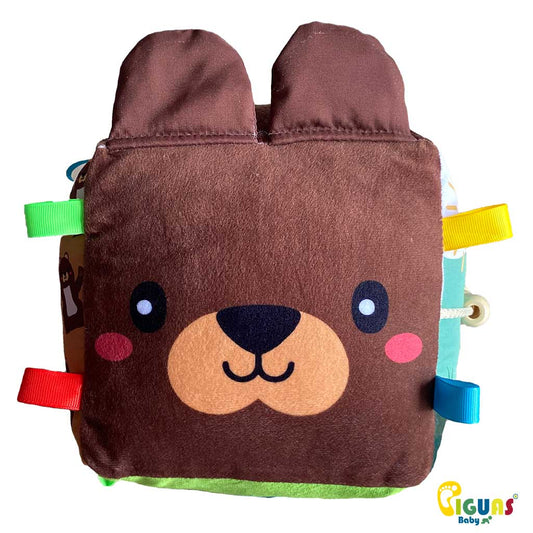Un cubo sensorial para bebés con la cara del osito más tierno, perfecto para estimular la atención de tu pequeño y ser su primer animalito. 